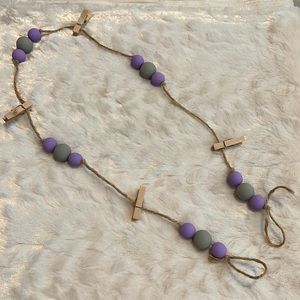 Picture holder bead garland